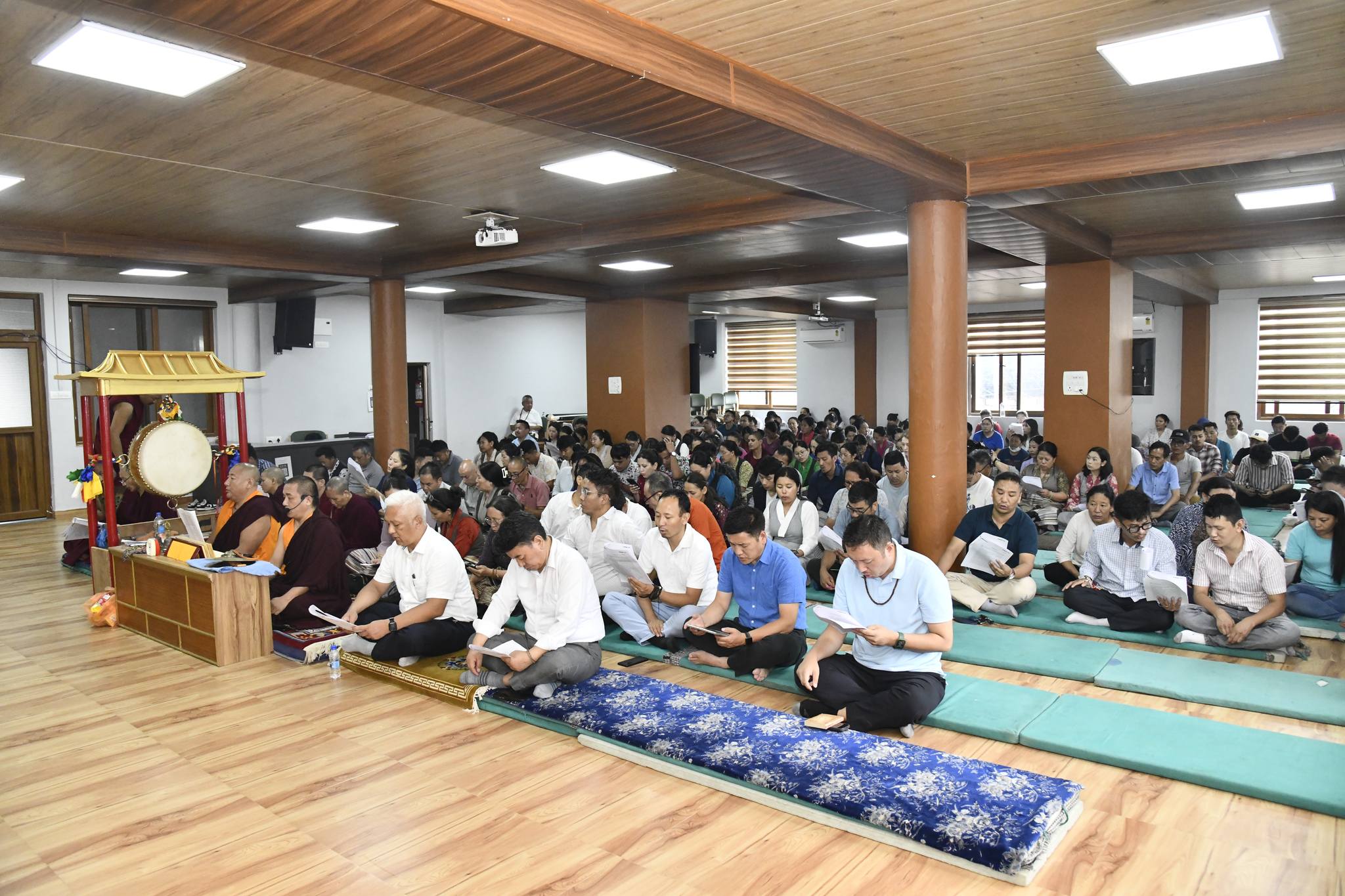Read more about the article A prayer service for His Holiness successful knee treatment